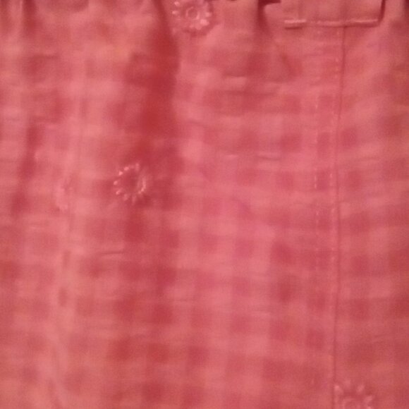 Womens Pink checkered shorts with embroidered flowers size XL - Picture 2 of 8